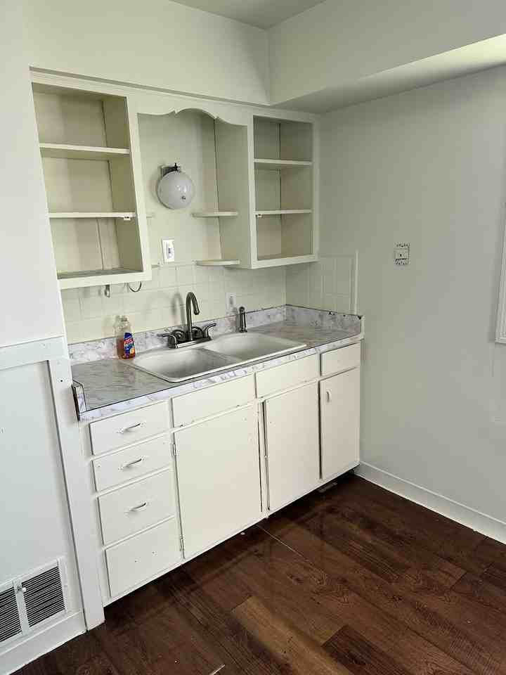 745 Crawford St #1 - Photo 4 of 7