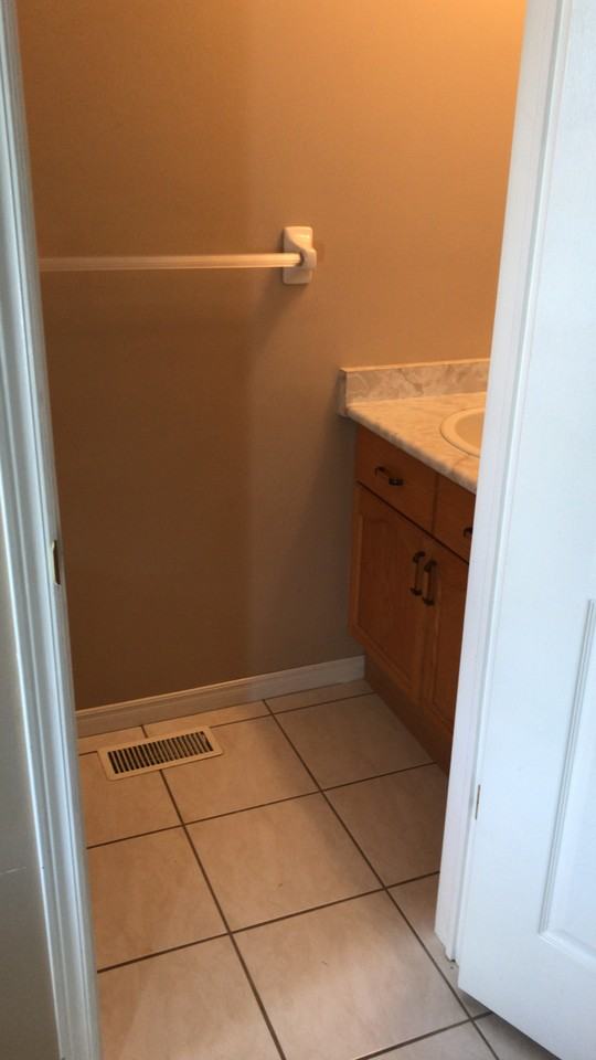 135 Crawford Crescent - Photo 3 of 12