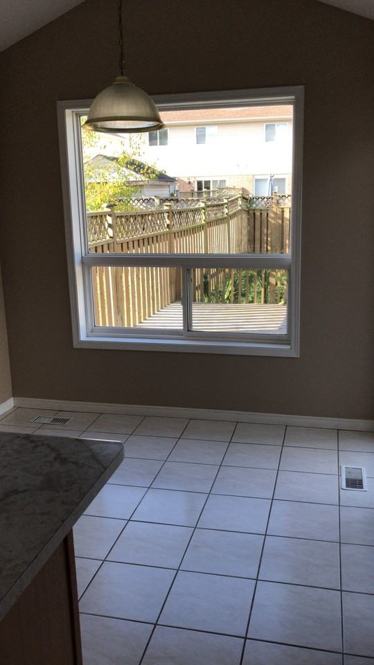 135 Crawford Crescent - Photo 6 of 12