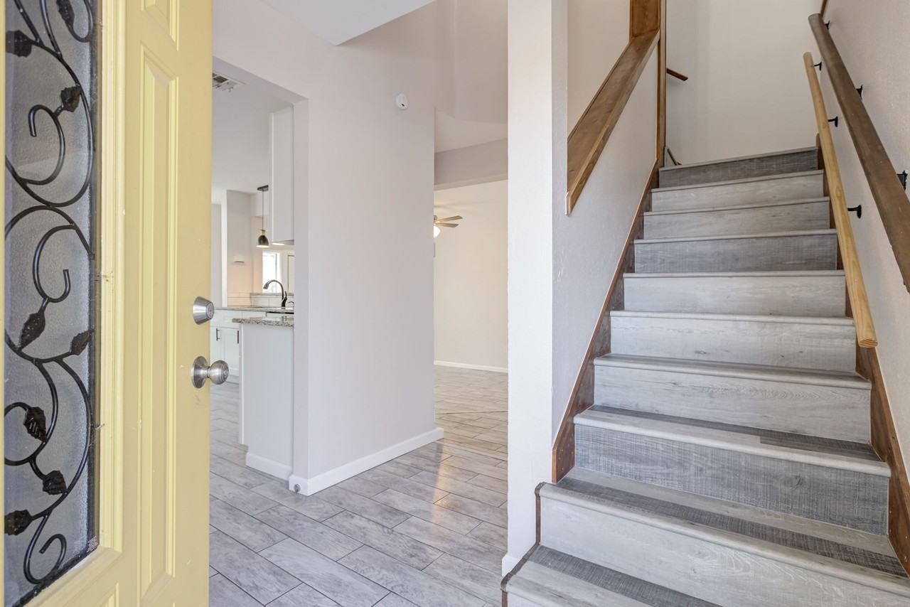 608 E Eufaula St #1 - Photo 3 of 32