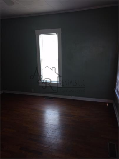 209 E 22nd St #1 - Photo 3 of 15