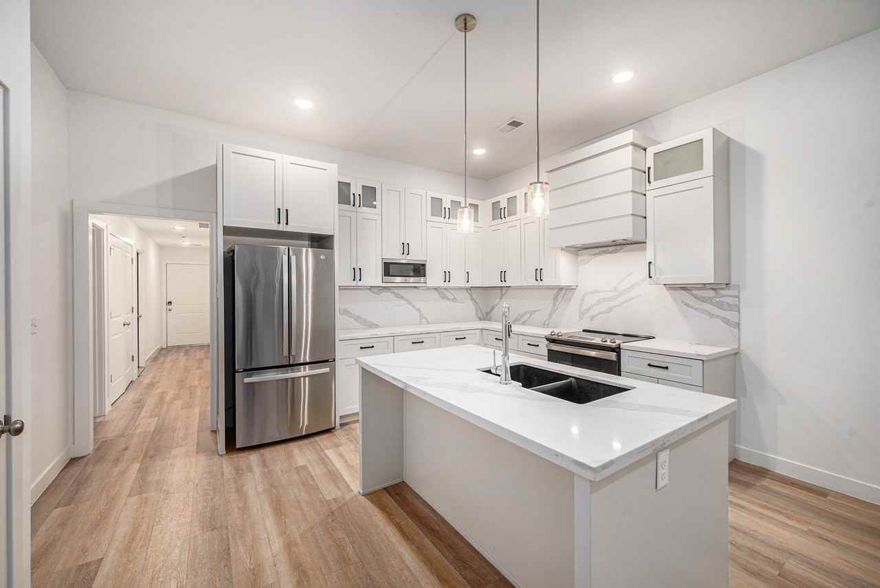 3803 Nw 93rd St - Photo 4 of 17