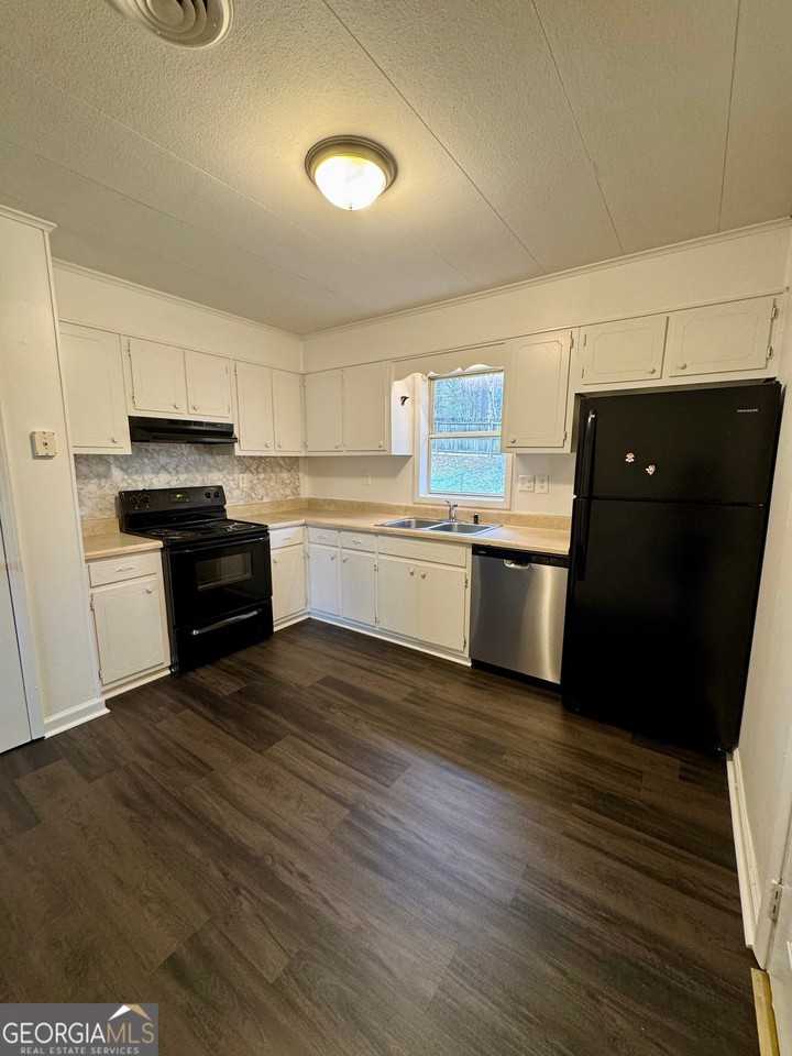 44 Armstead Dr - Photo 7 of 22