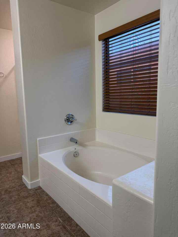 46058 W Tulip Ln - Photo 4 of 50