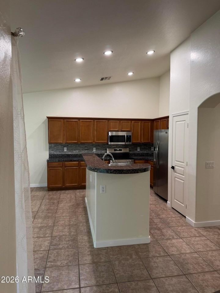 46058 W Tulip Ln - Photo 7 of 50