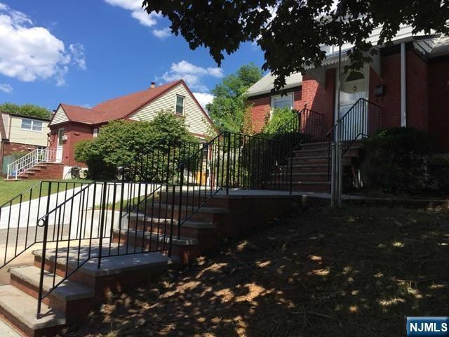 1013 Arlington Rd - Photo 2 of 20