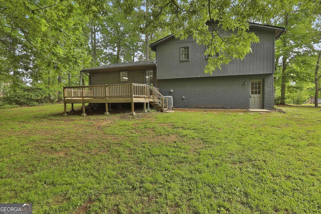 157 Hyde Cir - Photo 2 of 18