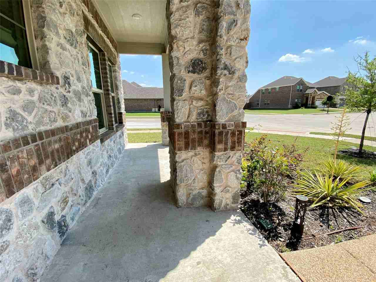 1800 Canyon Ln - Photo 2 of 40
