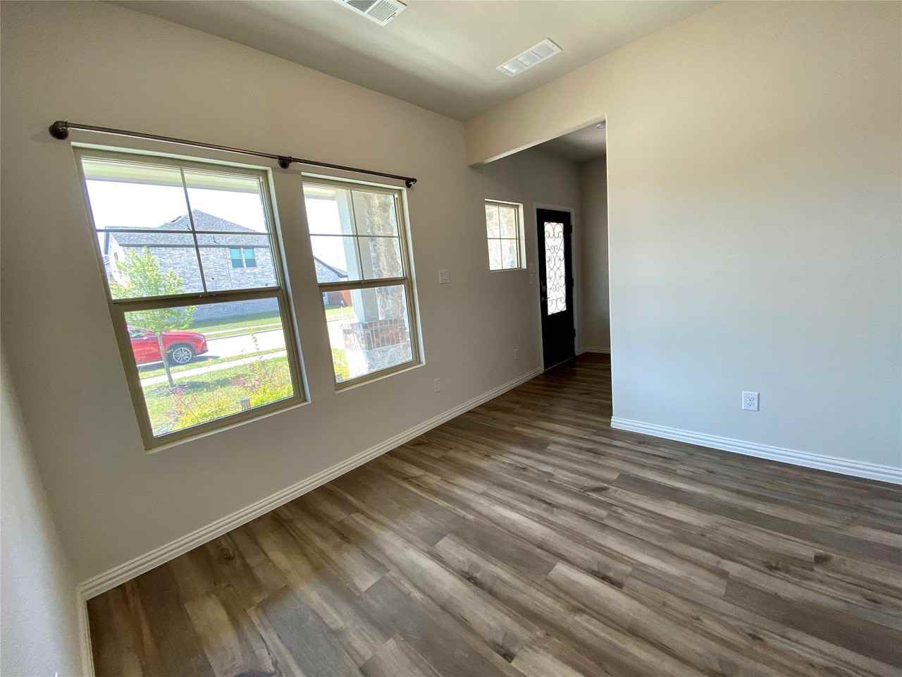 1800 Canyon Ln - Photo 6 of 40