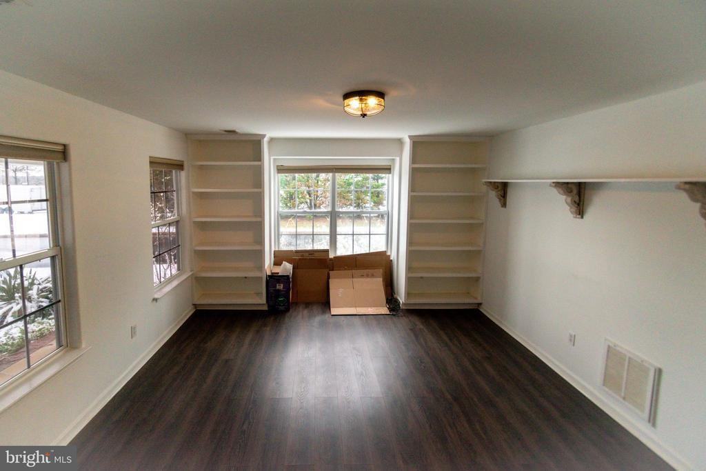 9911 Blade Ct - Photo 3 of 19