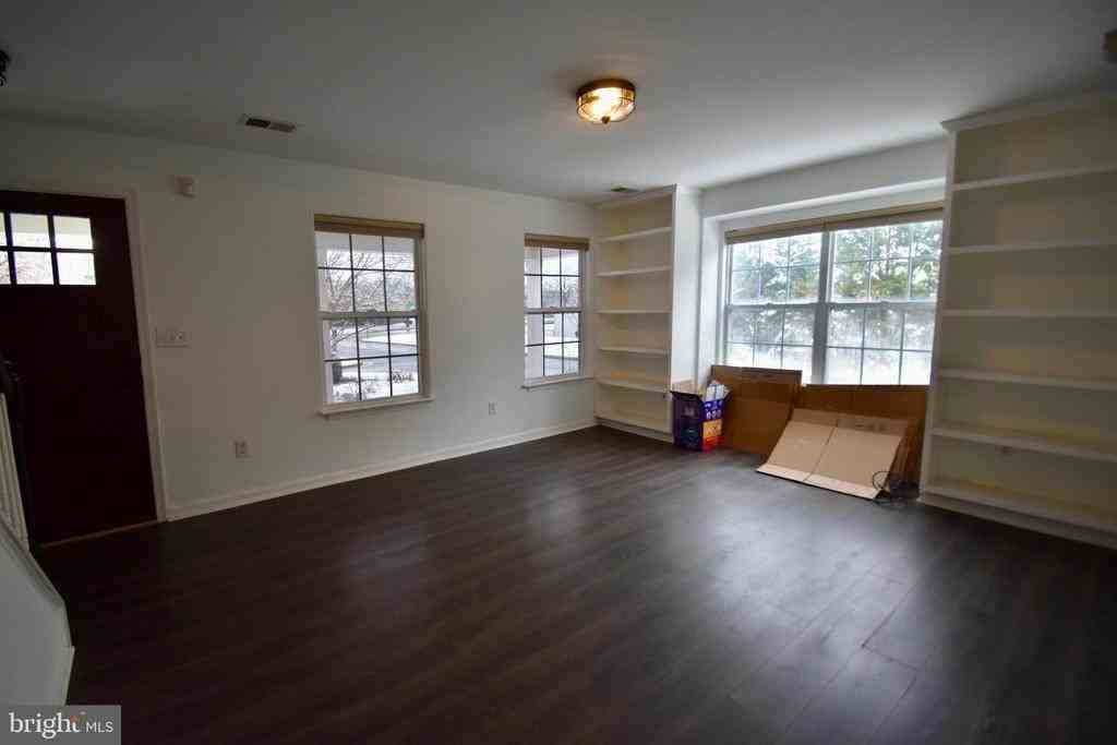 9911 Blade Ct - Photo 4 of 19