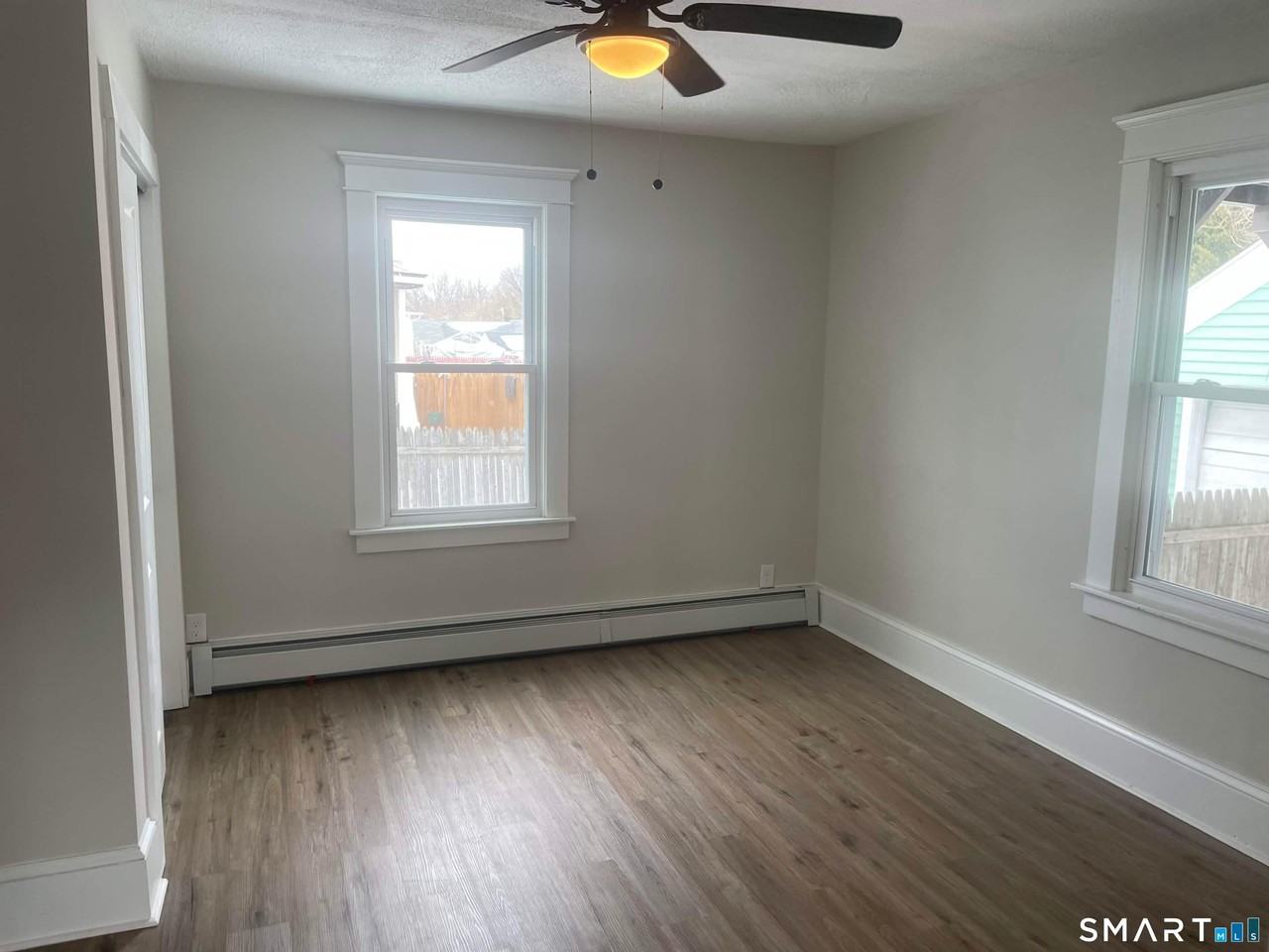 82 Windsor St - Photo 2 of 6