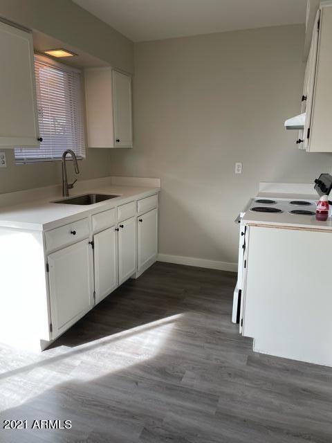 2340 W Hayward Ave - Photo 2 of 10