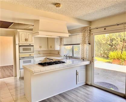 202 S Barbara Way - Photo 5 of 19