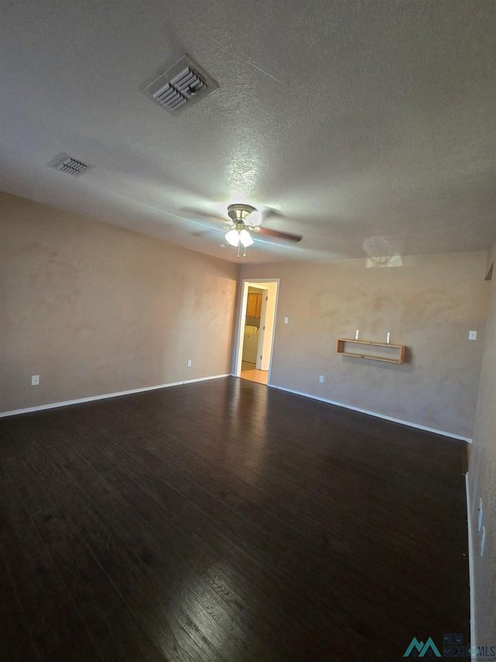 2821 Duckworth Ave - Photo 2 of 8