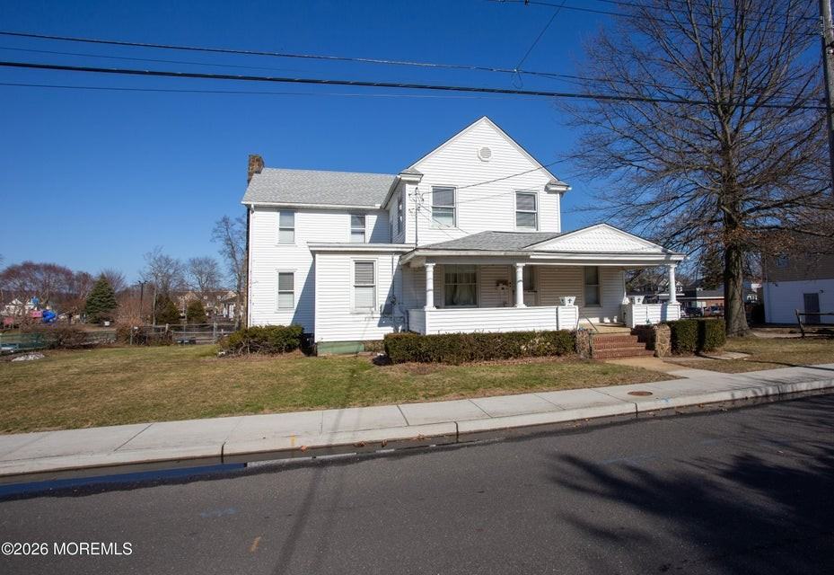 13 1st St