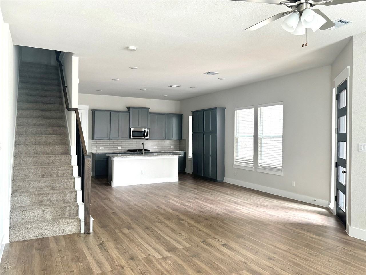 805 Meadowcrest Dr - Photo 6 of 27