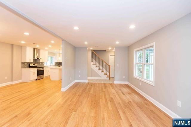 125 Arcola Ave - Photo 5 of 32