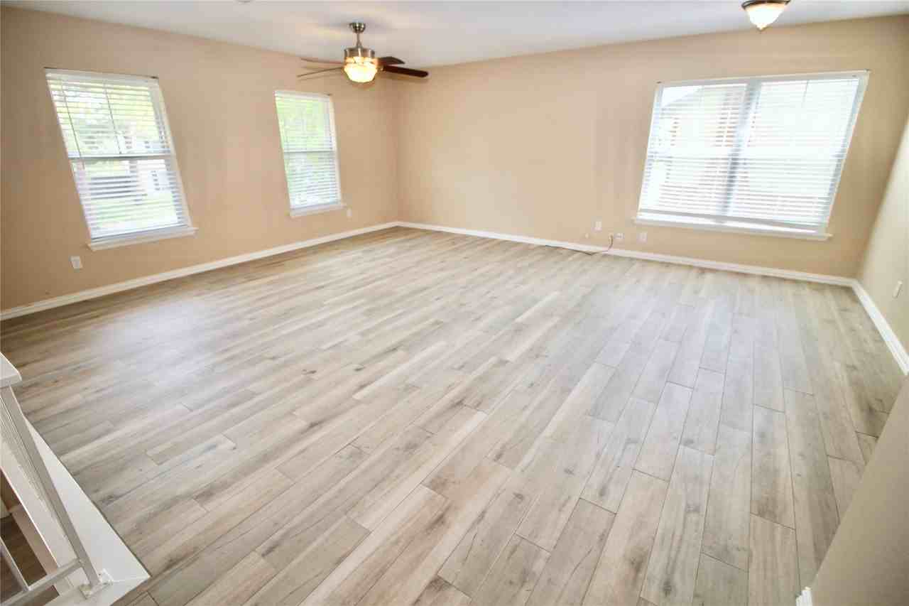 612 E Castle Harbour Dr - Photo 2 of 21