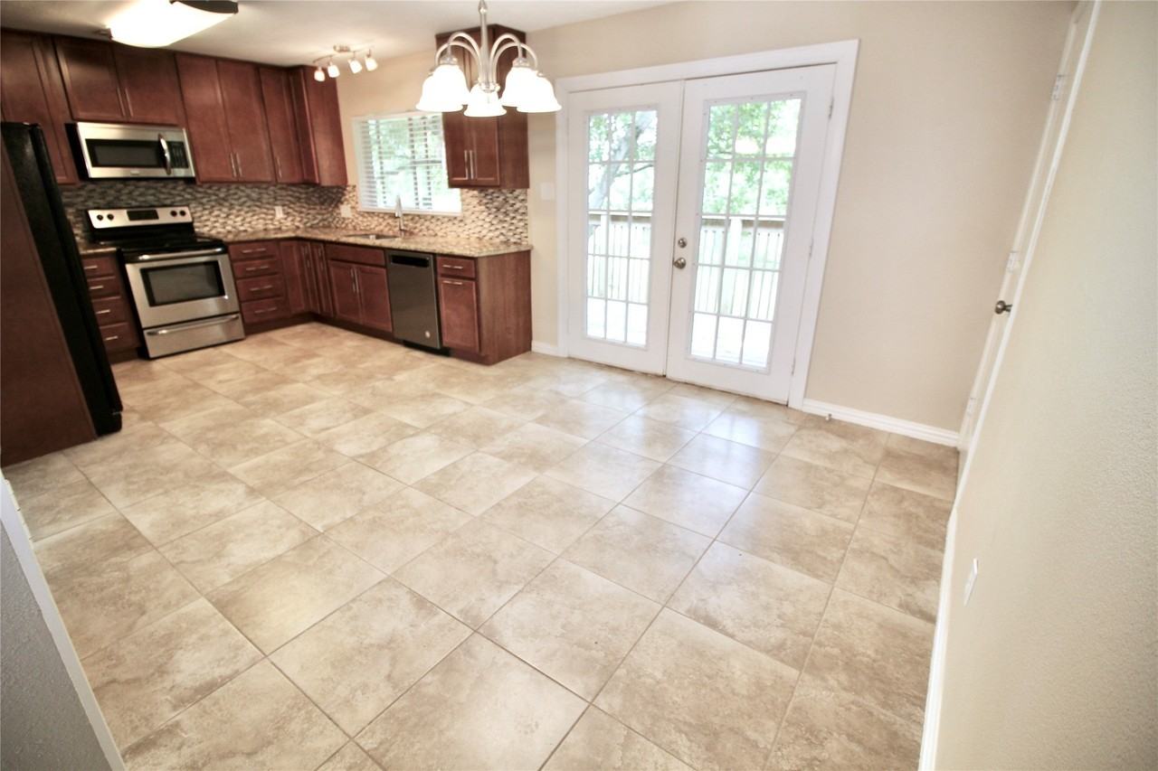 612 E Castle Harbour Dr - Photo 4 of 21