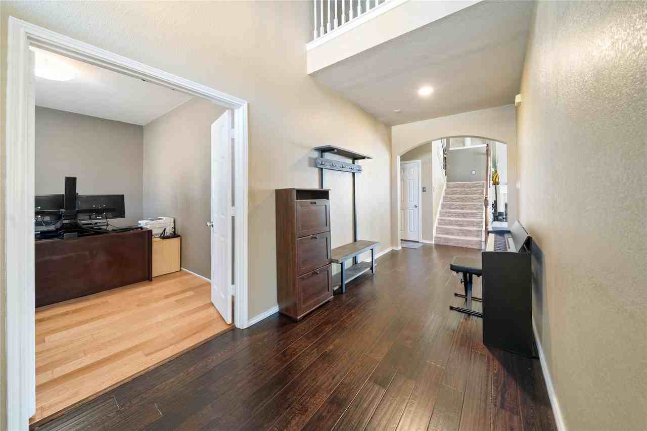 9333 Fairmont Dr - Photo 4 of 36