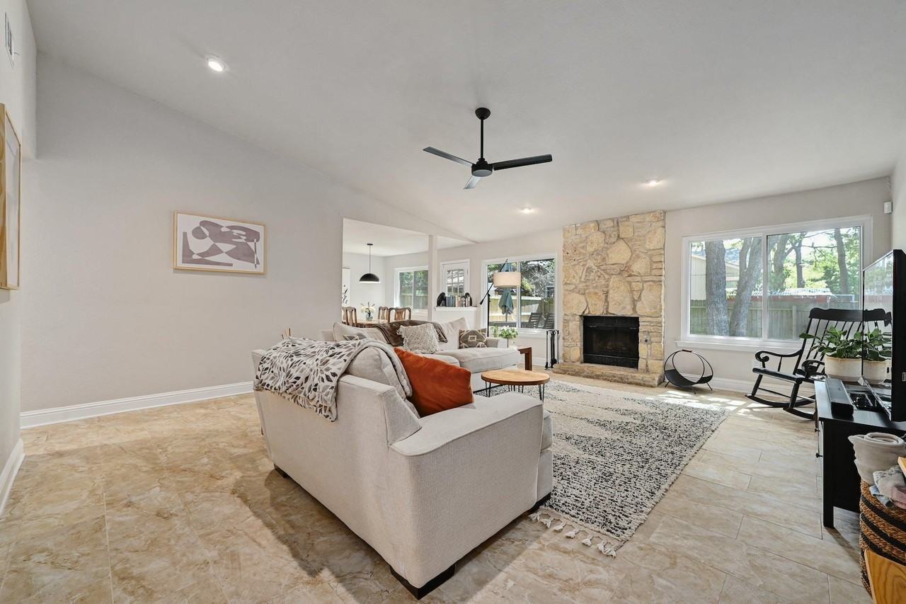 9007 Jesse James Dr - Photo 6 of 25