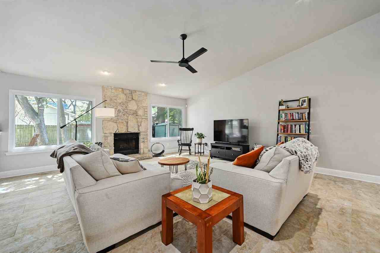 9007 Jesse James Dr - Photo 7 of 25