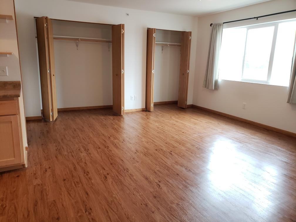 1875 W Pine St #313 - Photo 3 of 7