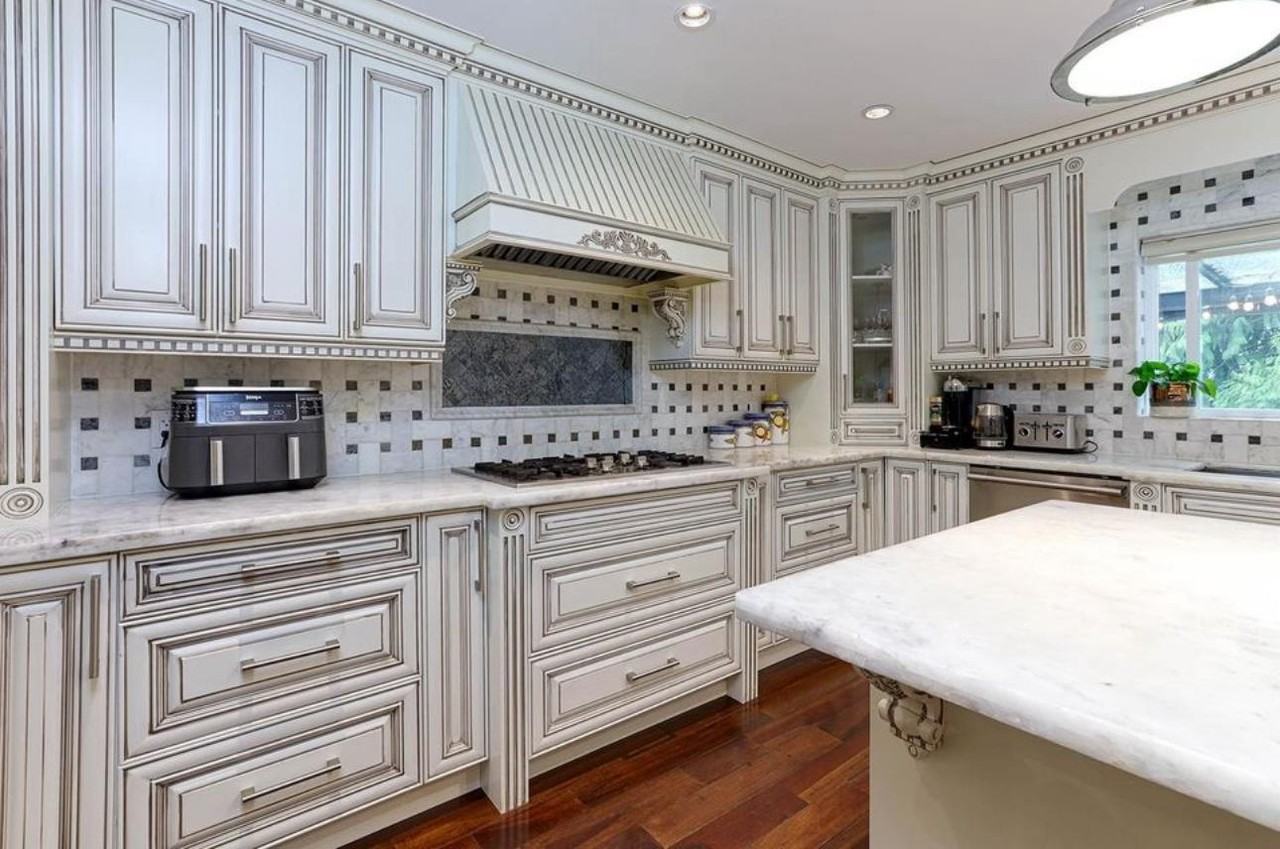 3263 Norwood Avenue - Photo 6 of 32