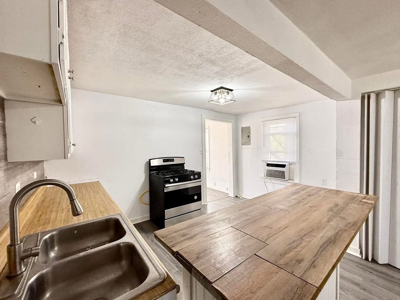 35 Monroe St Ne #1 - Photo 3 of 21