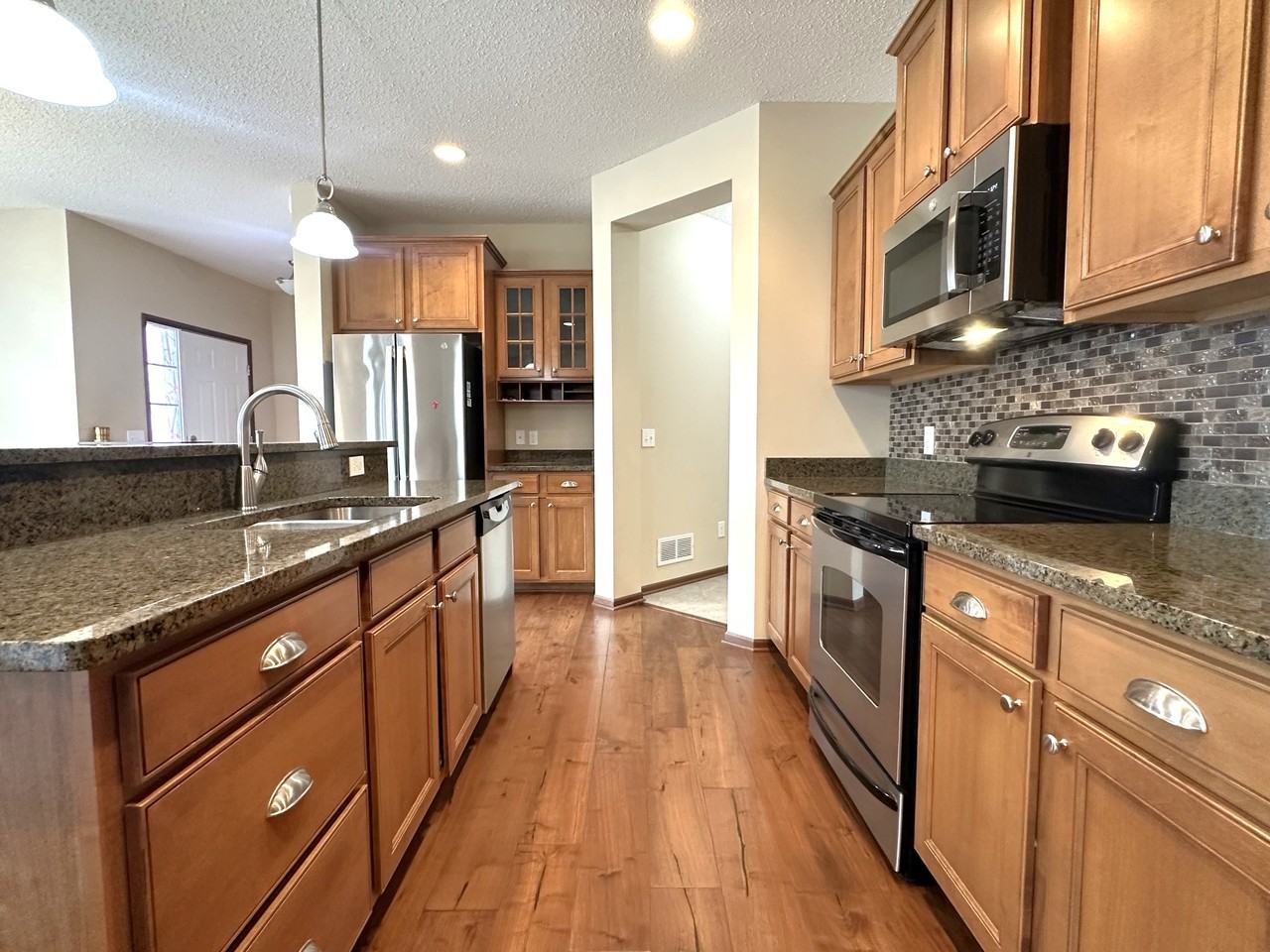 6218 Shadyview Ln N #1 - Photo 5 of 34