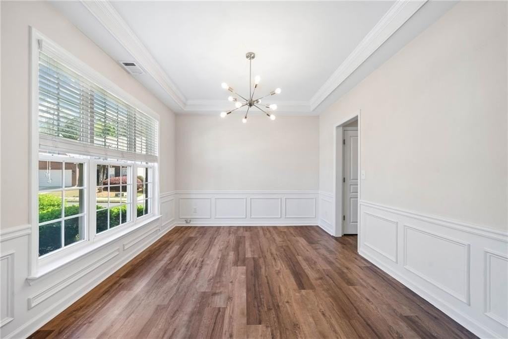 4285 Prince Charles Dr - Photo 4 of 39