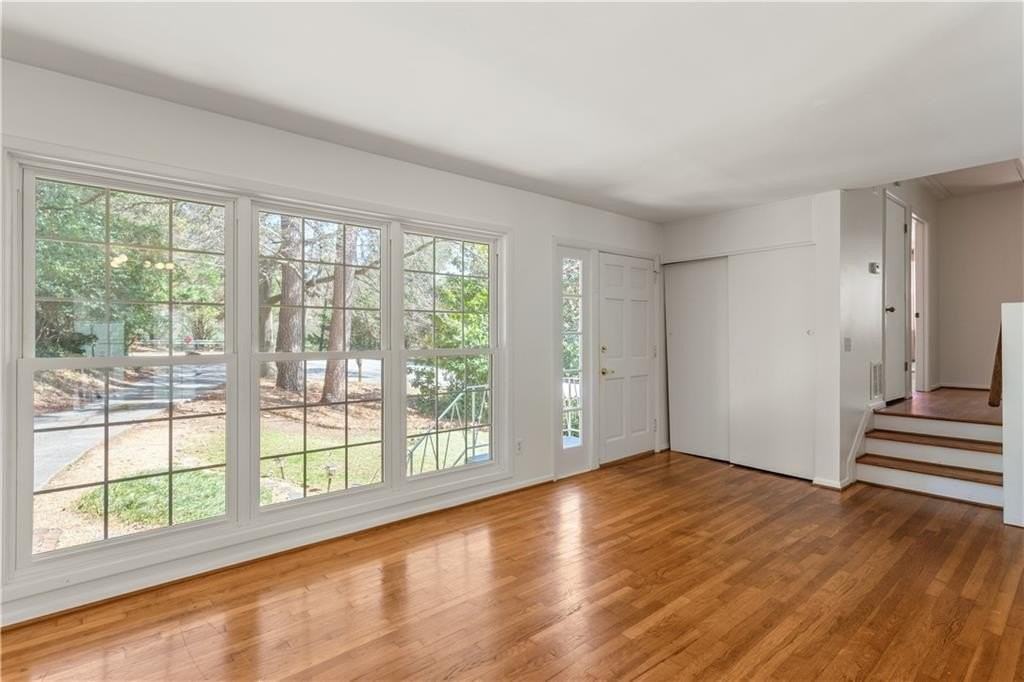 2866 Highland Dr Se - Photo 2 of 31