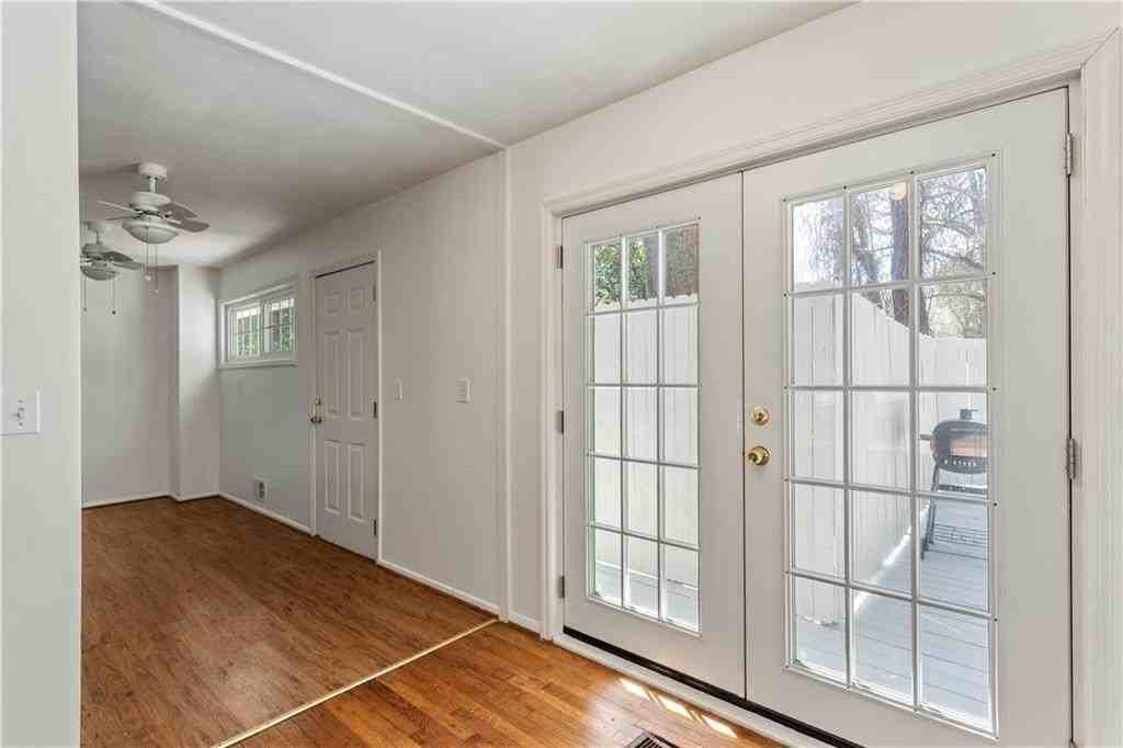 2866 Highland Dr Se - Photo 6 of 31