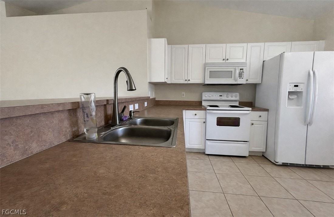 2010 Ne 13th Pl - Photo 6 of 24