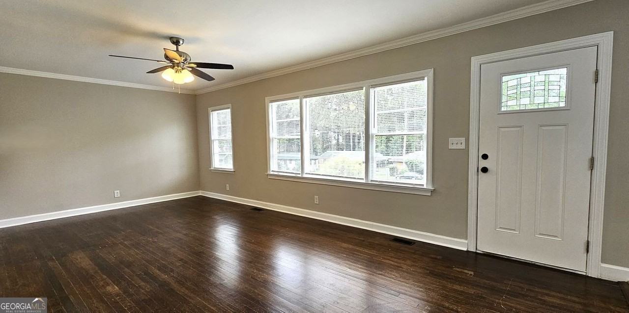 1752 Parkhill Dr - Photo 2 of 17