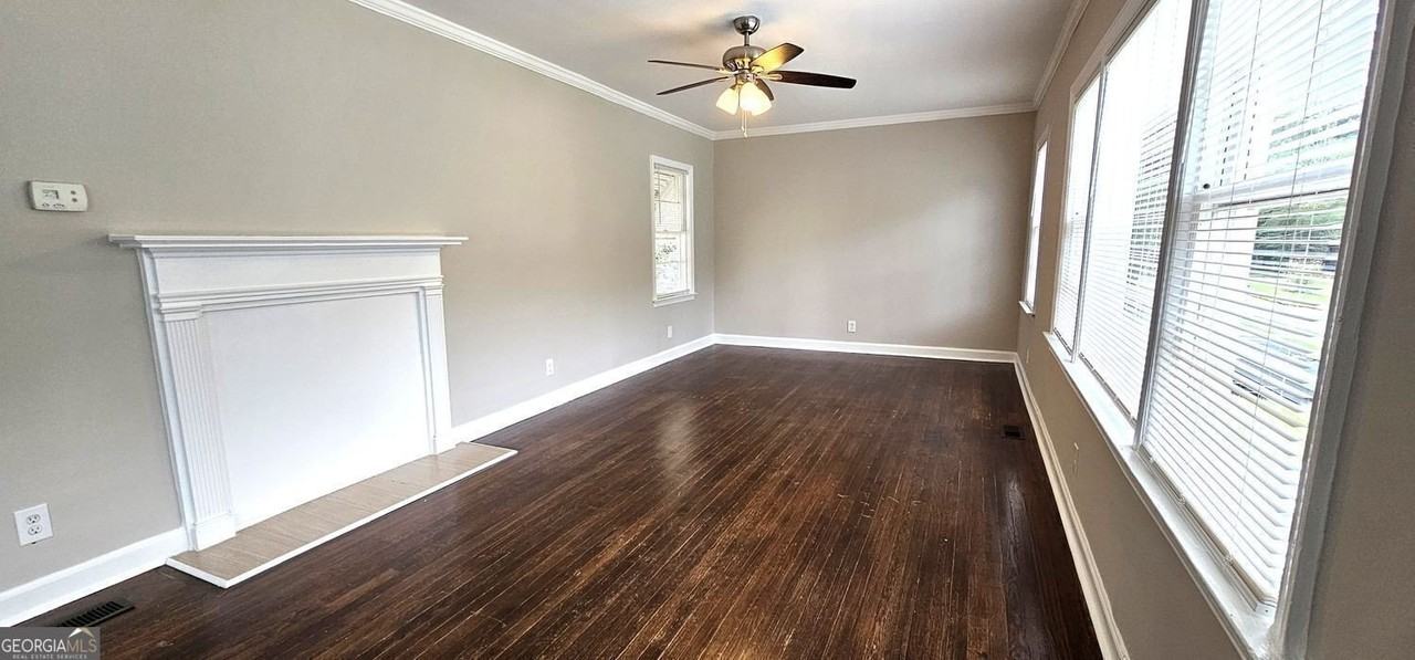 1752 Parkhill Dr - Photo 4 of 17