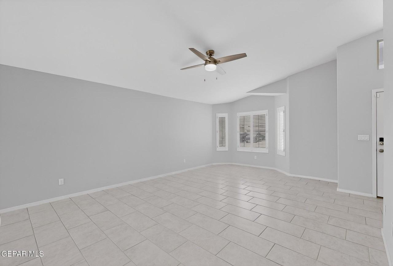 13672 Baja Vista Ct - Photo 3 of 37