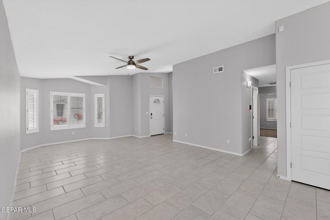 13672 Baja Vista Ct - Photo 4 of 37