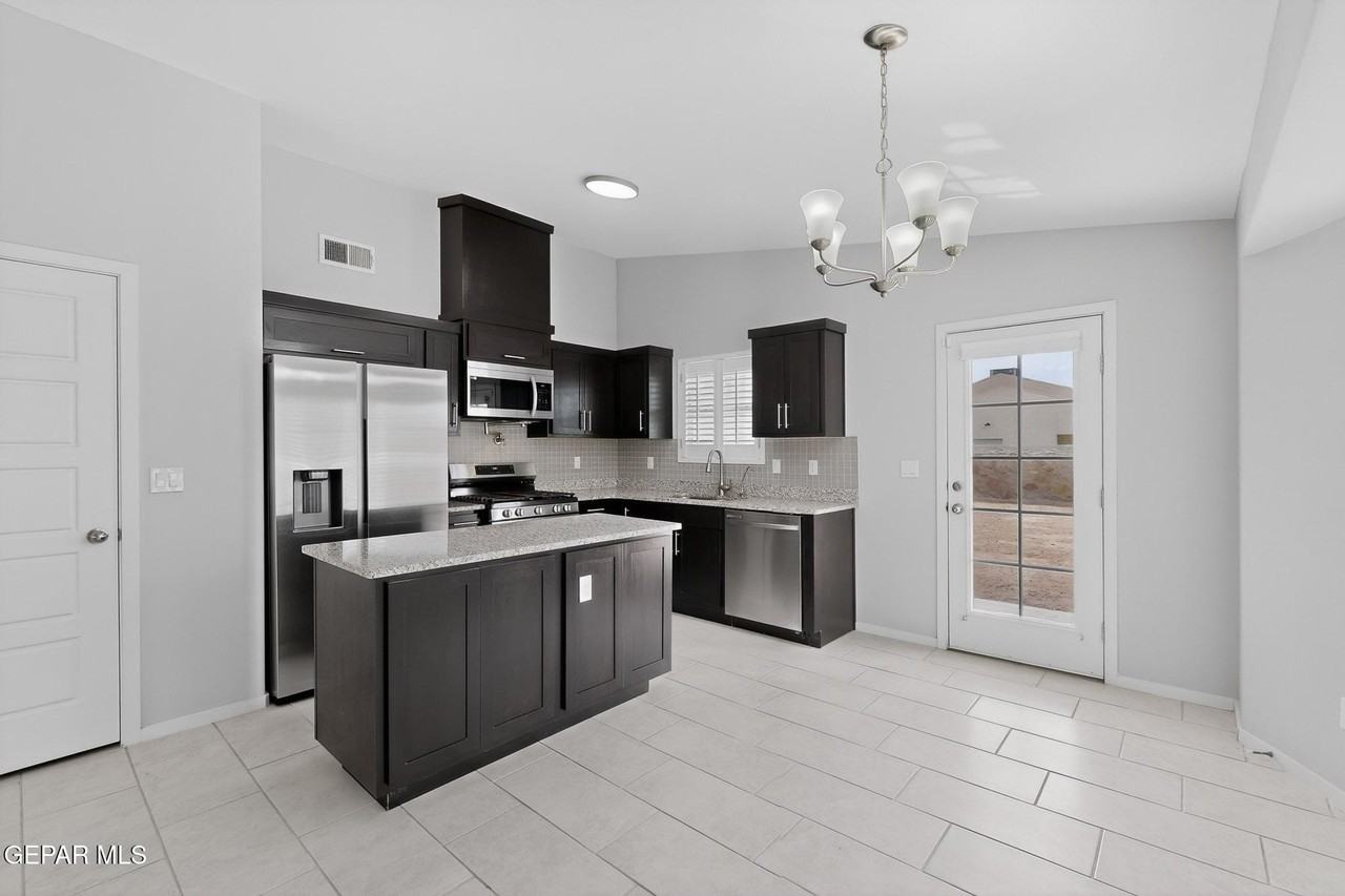 13672 Baja Vista Ct - Photo 7 of 37