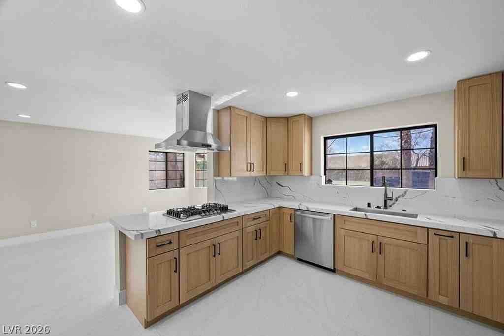 3382 Montessouri St - Photo 7 of 50