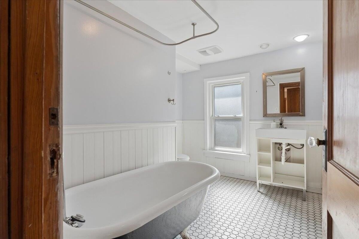 751 Holmes Rd - Photo 3 of 36