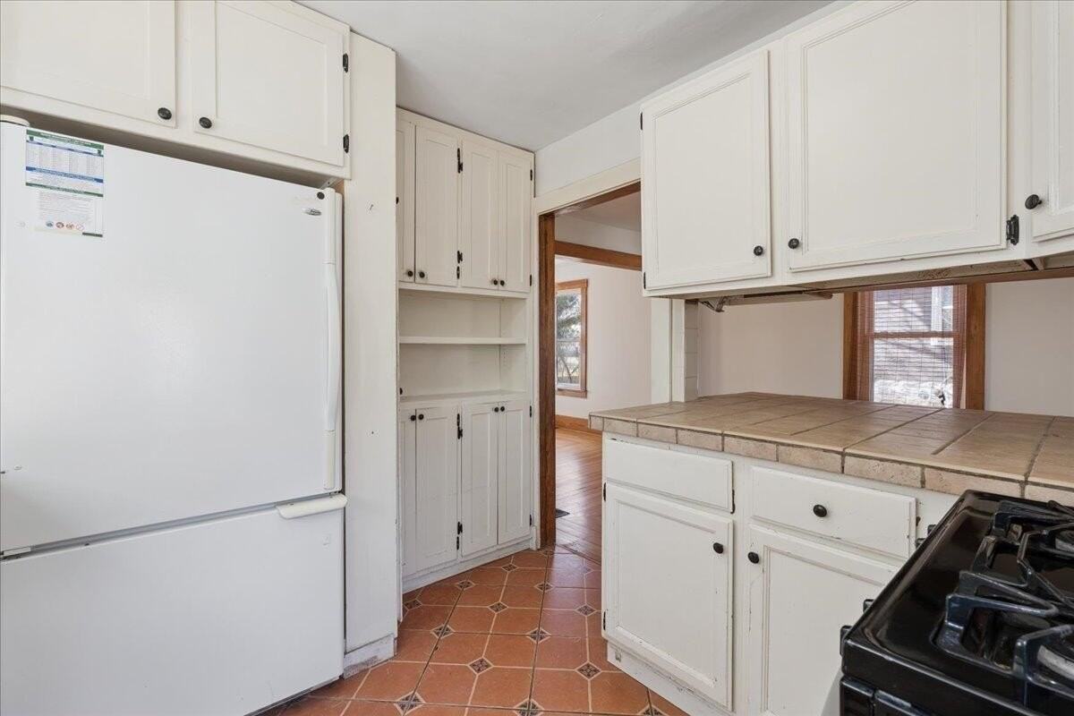 751 Holmes Rd - Photo 5 of 36