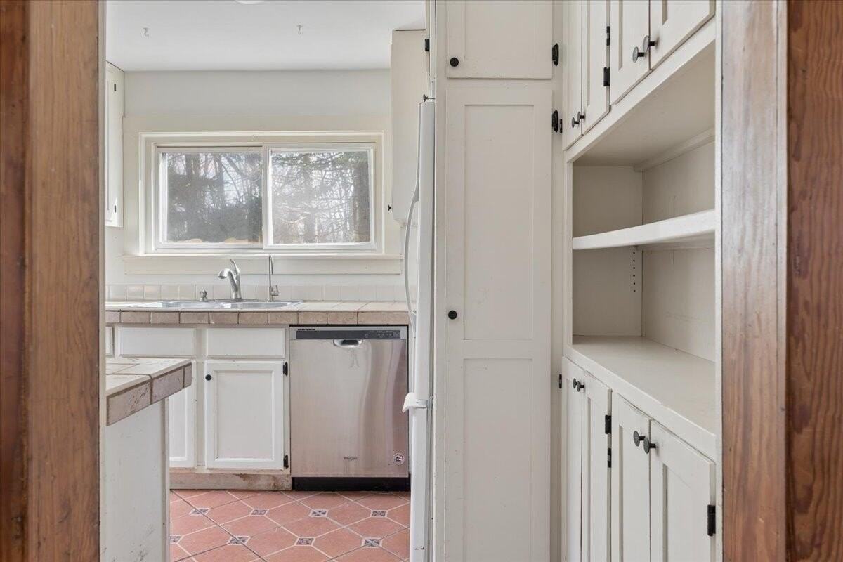 751 Holmes Rd - Photo 6 of 36