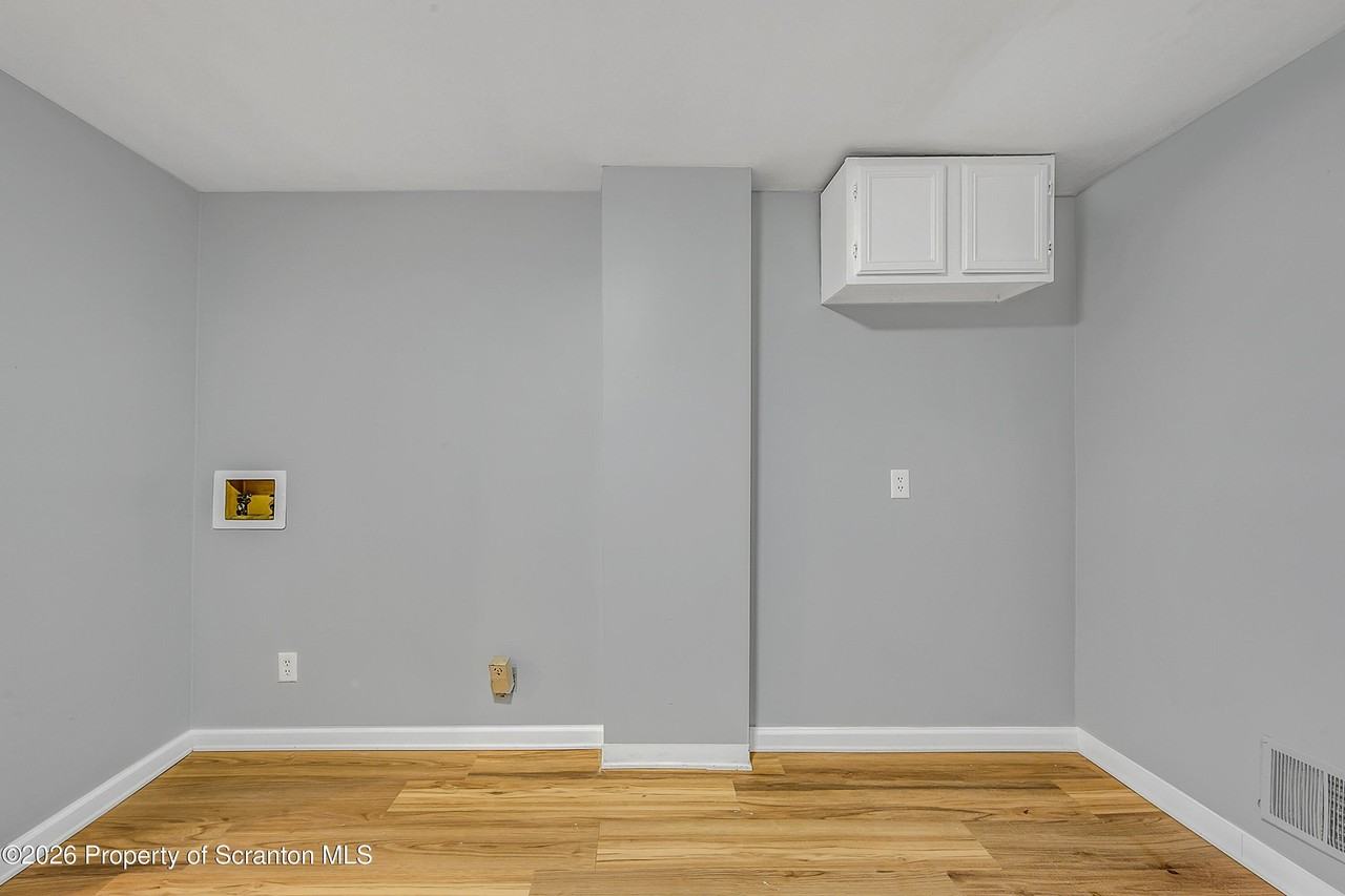 1009 W Lackawanna Ave - Photo 7 of 18