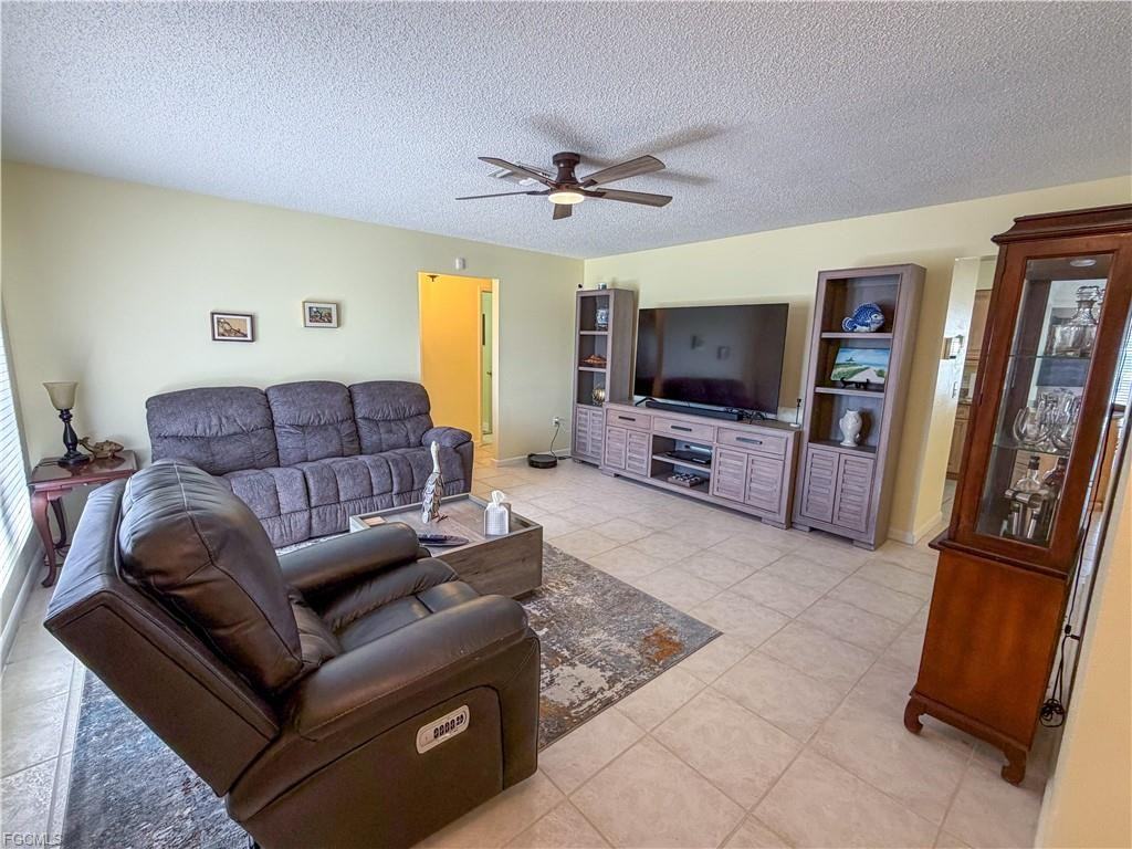 1115 Sw 54th Ln #1 - Photo 4 of 10