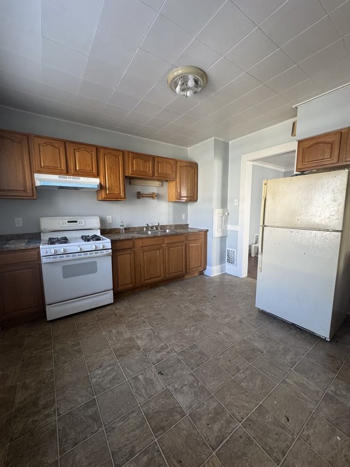 384 Hazelwood Ter #384 - Photo 4 of 9