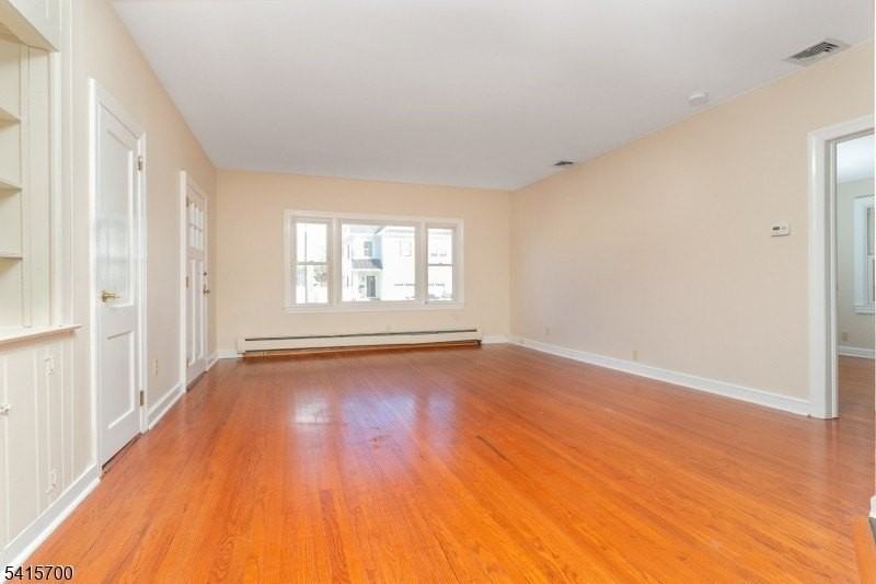 27 Ashwood Ave - Photo 7 of 28