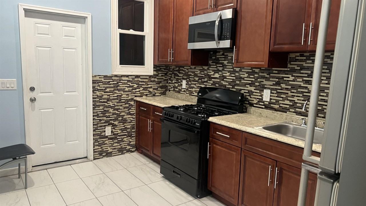 72 Fairview Ave #1 - Photo 5 of 15