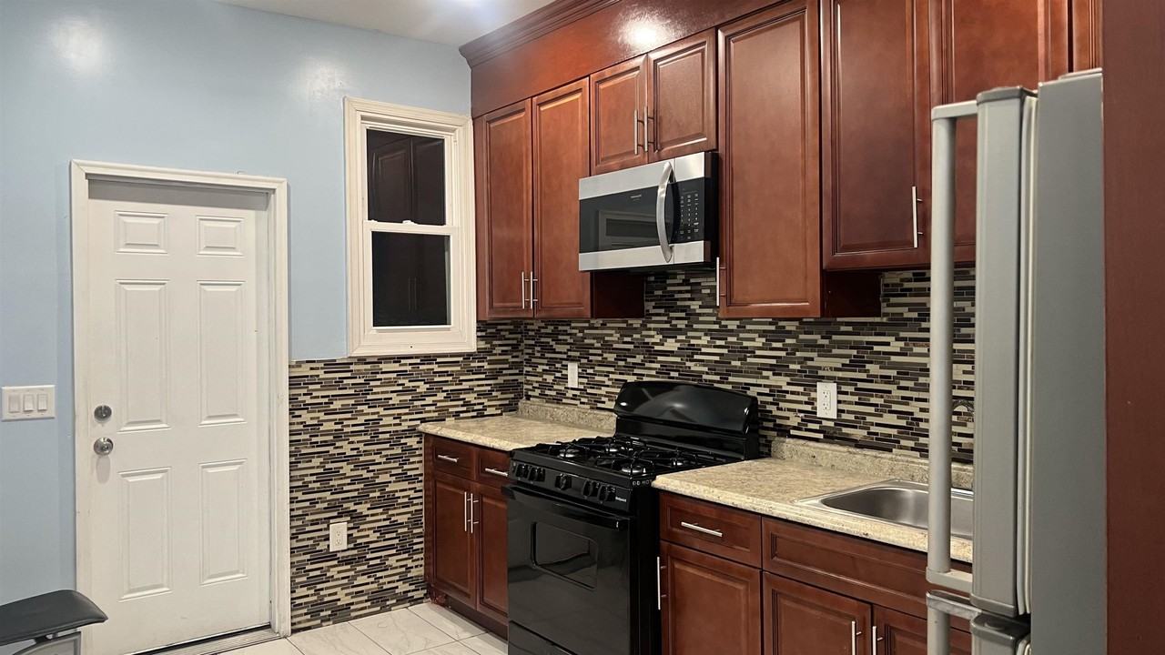 72 Fairview Ave #1 - Photo 6 of 15